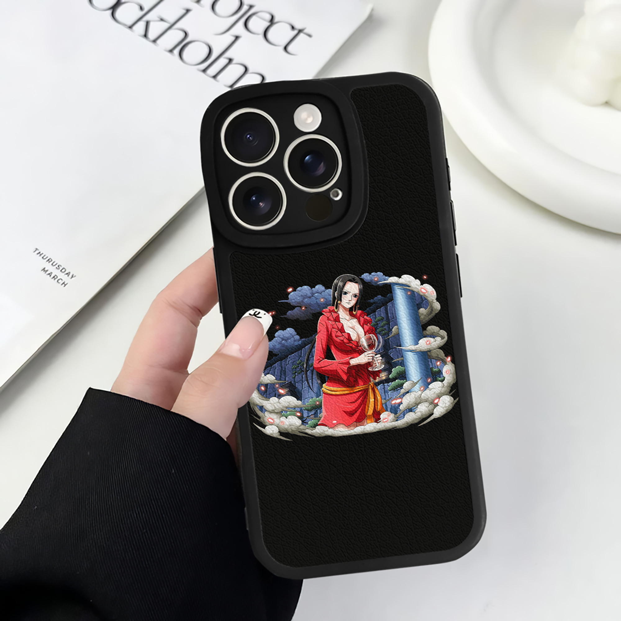 （画像用） ワンピース ボア・ハンコック ONE PIECE Boa·Hancock 【iPhone 16シリーズ対応】シリコンスマホケース（レザー調） 材質：シリコン